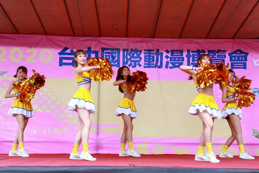 台中城市棒球隊中信兄弟啦啦隊PS女孩開場表演
