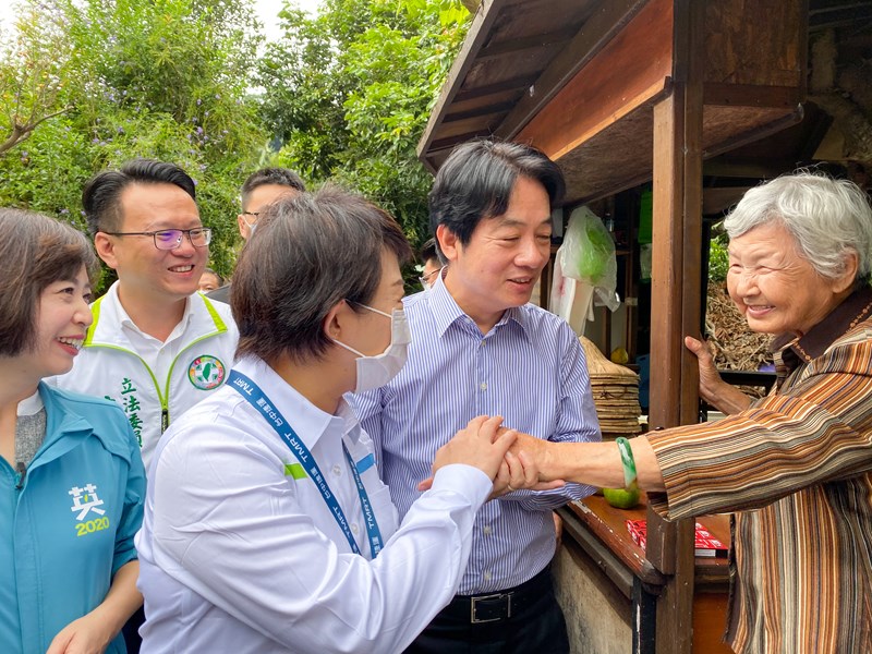 盧市長陪同賴副總統至台中大坑採橘子行銷台中桔果