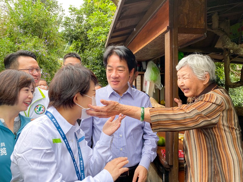 盧市長陪同賴副總統至台中大坑採橘子行銷台中桔果