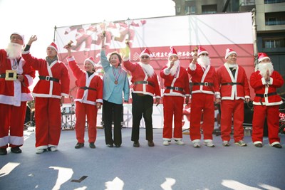 勤美璞真文化藝術基金會舉辦「2011 Santa Go 草悟道聖誕趣味路跑活動」