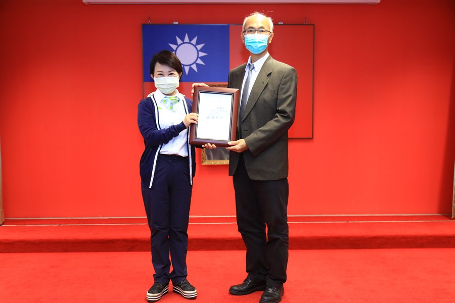 頒發感謝狀-臺中市政府水土保持服務團-臺中市水土保持技師公會