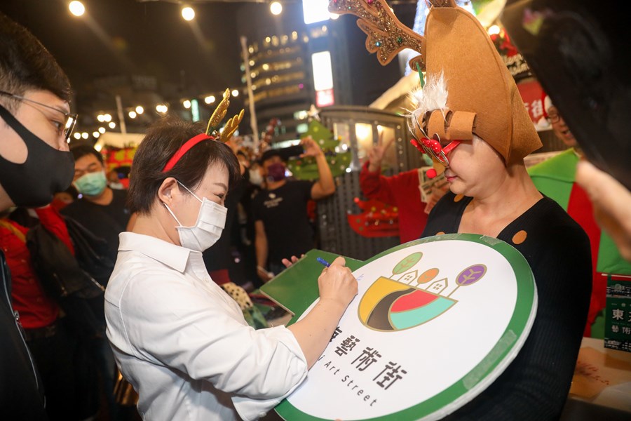 台中好YA誕開幕點燈