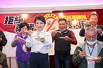 市長與台中市養豬協會及毛豬產銷班班員，全體品嘗台灣國產豬肉