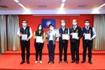 頒發109年度臺中市政府臺灣大道市政大樓及陽明市政大樓環境整潔考核評比績優單位--特優--與市長大合照