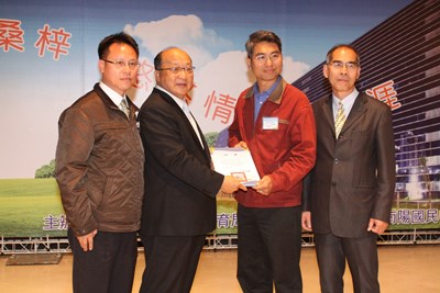 胡市長出席臺中市100學年度公私立國小家長會長授證