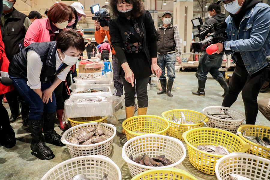 視察台中魚市場