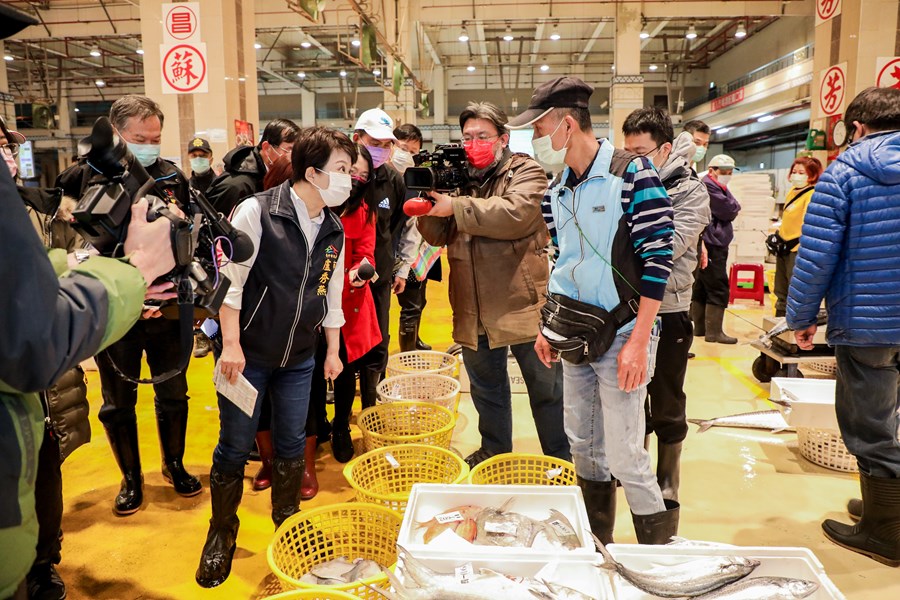 視察台中魚市場