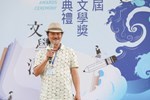 此屆文學貢獻獎得主為台中原住民作家瓦歷斯‧諾幹，出生於台中市和平區泰雅族部落，擅長以寫實手法書寫大台中地區的自然與風土，作品獲獎無數；更以實際行動回到部落，投身於基礎教育，將閱讀與寫作向下扎根，為部落文化築基，更將原住民文化推向世界，深具代表性。