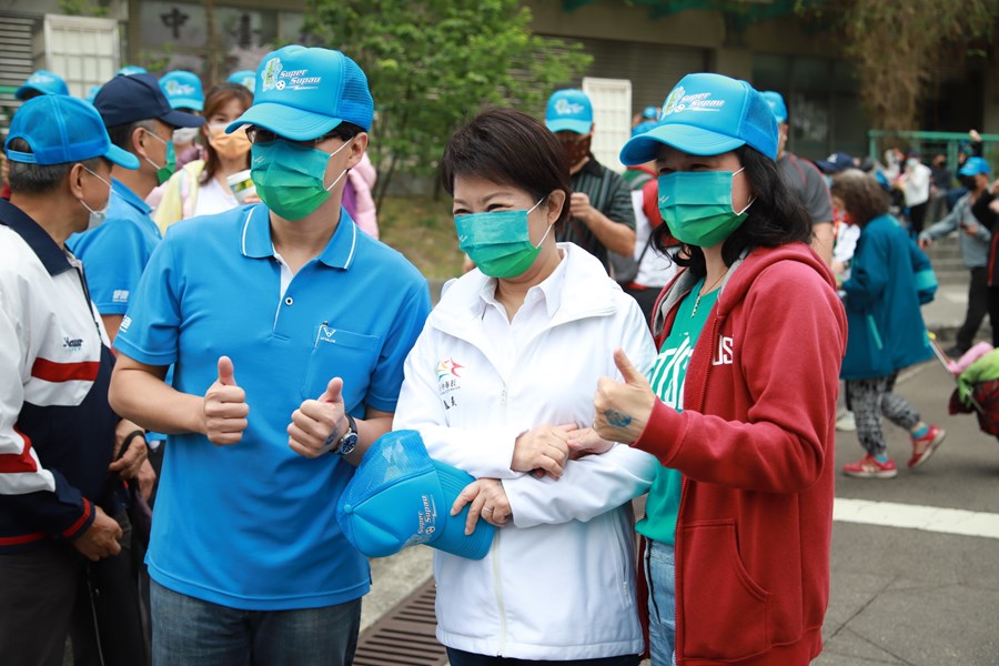 市長與民眾合照
