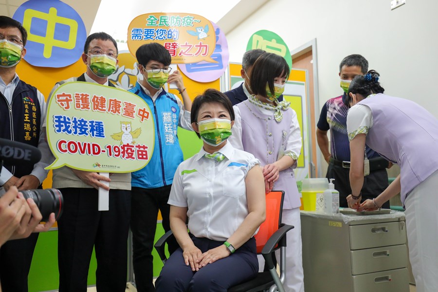 市長施打COVID-19疫苗