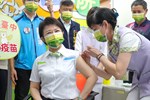 市長施打COVID-19疫苗