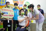 市長施打COVID-19疫苗