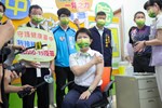 市長施打COVID-19疫苗