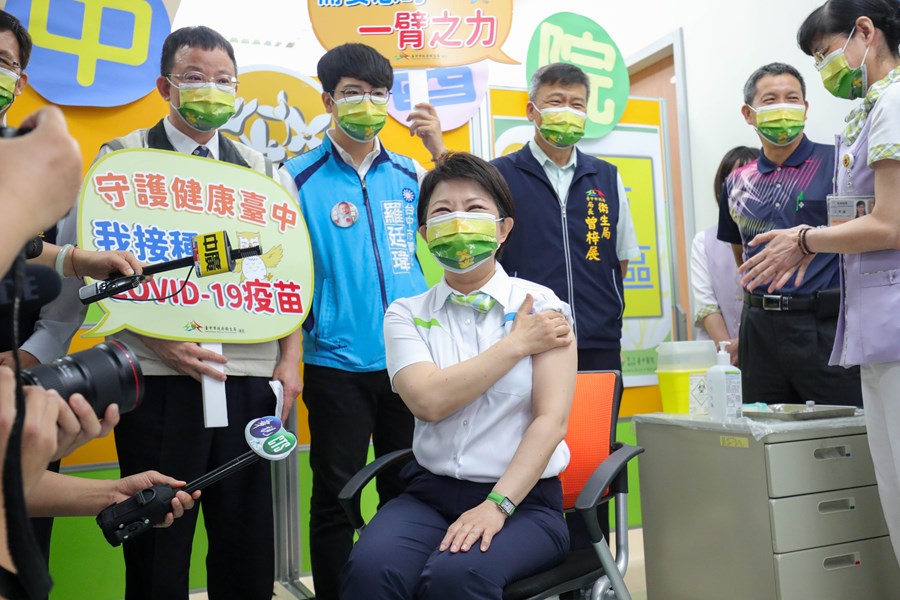 市長施打COVID-19疫苗