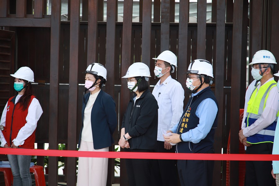 蔡總統、王部長、副市長聆聽簡報