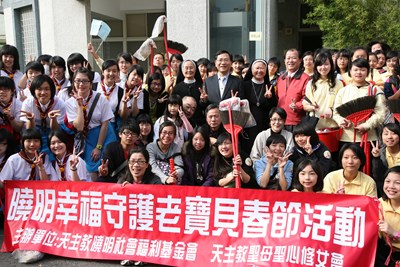 蔡副市長參加曉明社會福利基金會舉辦「加被溫馨過新年」大掃除誓師活動