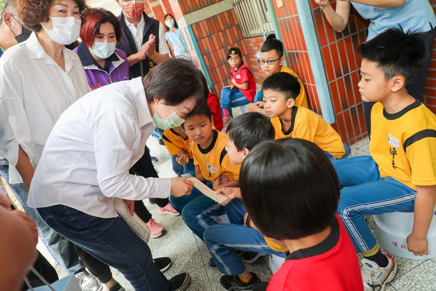 市長與坪林國小學生互動