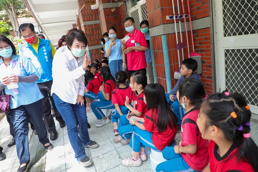 市長與坪林國小學生互動