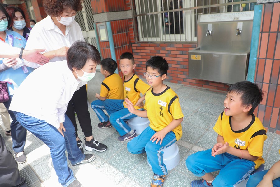 市長與坪林國小學生互動