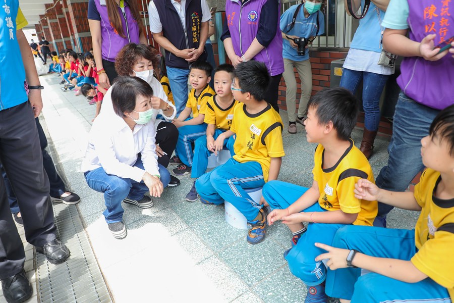 市長與坪林國小學生互動