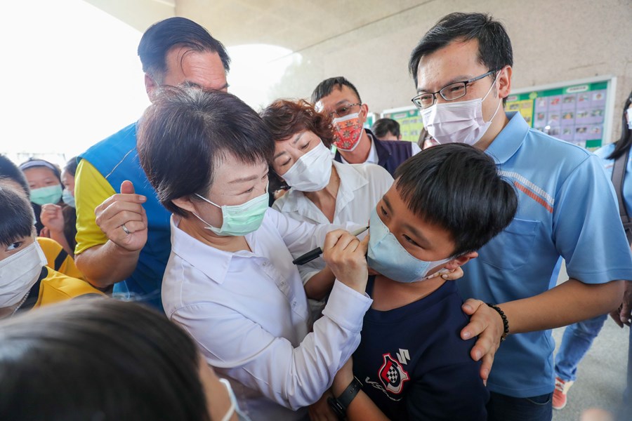 市長與坪林國小學生互動