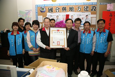 頒發蔡錦隆立委當選證書