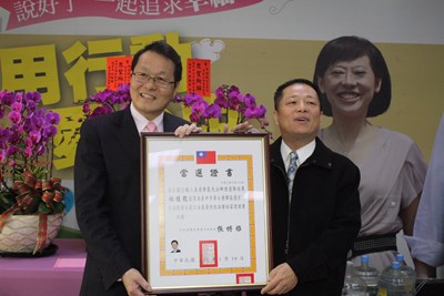 頒發林佳龍立委當選證書