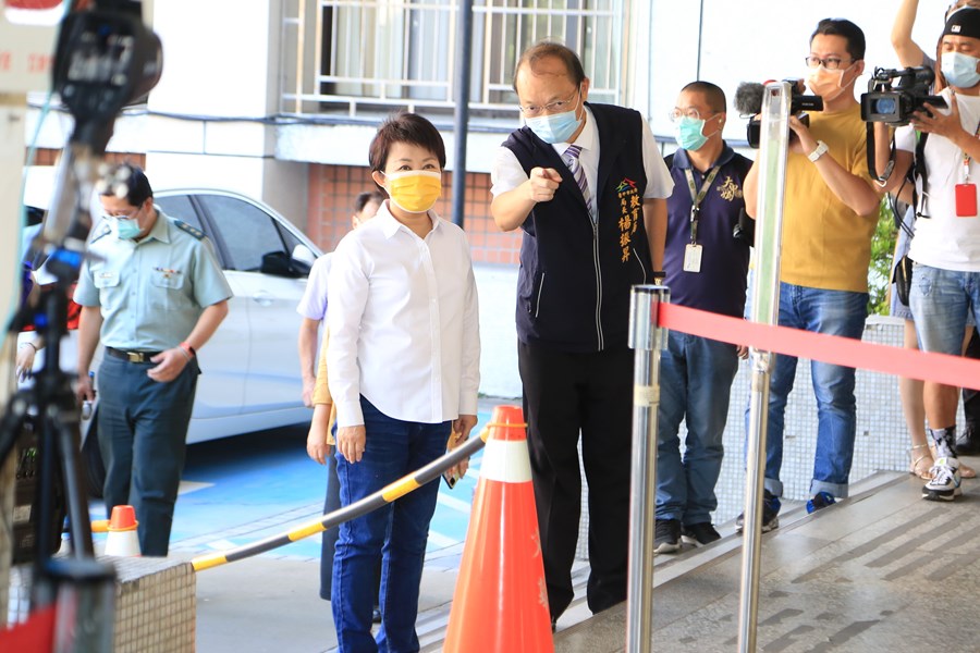 確保學生安心會考 盧市長視察試場校園防疫 (7)