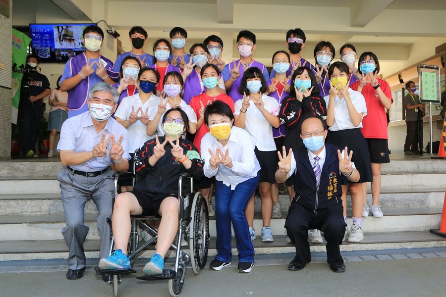 確保學生安心會考 盧市長視察試場校園防疫 (32)