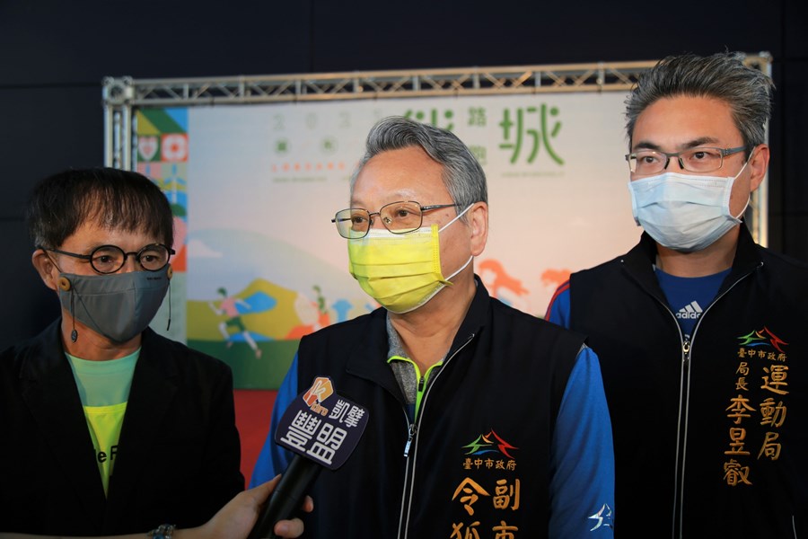 令狐副市長接受媒體聯訪