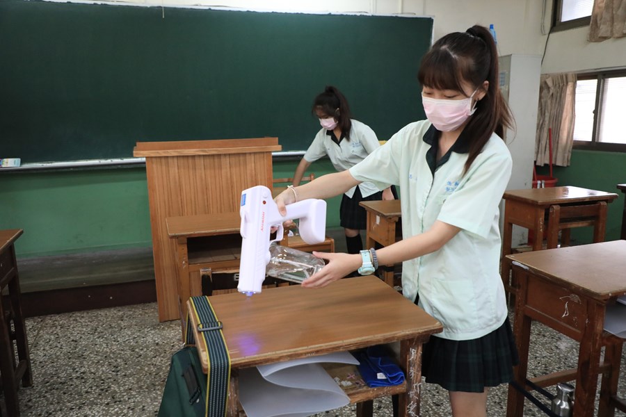 視察僑泰高中開學前防疫準備