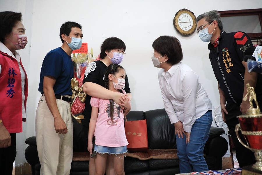 向東京帕運台中桌球選手林姿妤家人致意