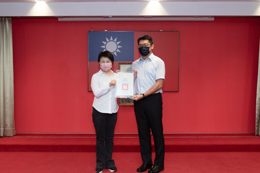 頒獎—110 年度模範公務人員