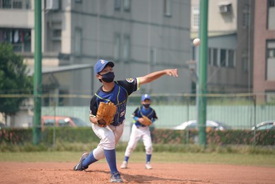 台中金龍盃社區少棒錦標賽開打  棒球小將展球技