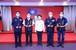 本府各機關正、副首長服務滿40 年以上