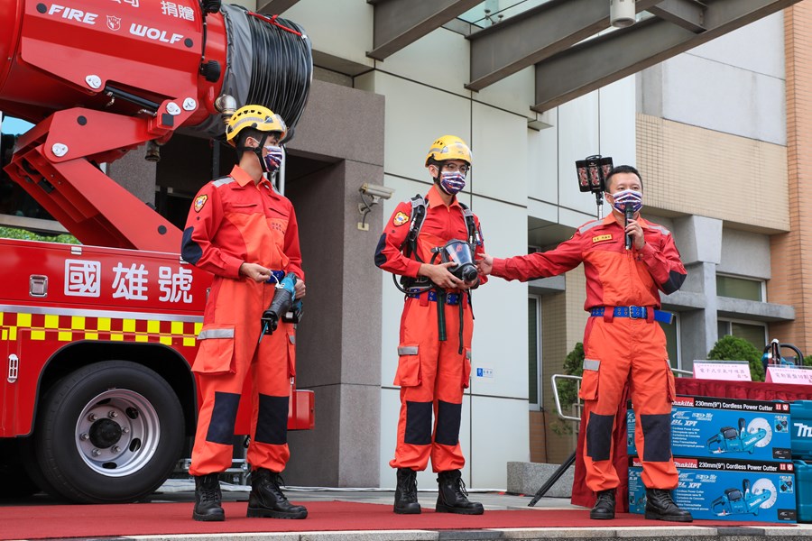 國雄建設股份有限公司捐贈消防局排煙車及救災裝備儀式