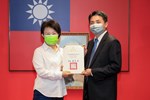 頒發感謝狀—建築工地協助本市設置Q-water 淨水設備及快濾筒，順利渡過旱象