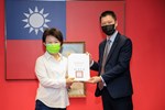 頒發感謝狀—建築工地協助本市設置Q-water 淨水設備及快濾筒，順利渡過旱象