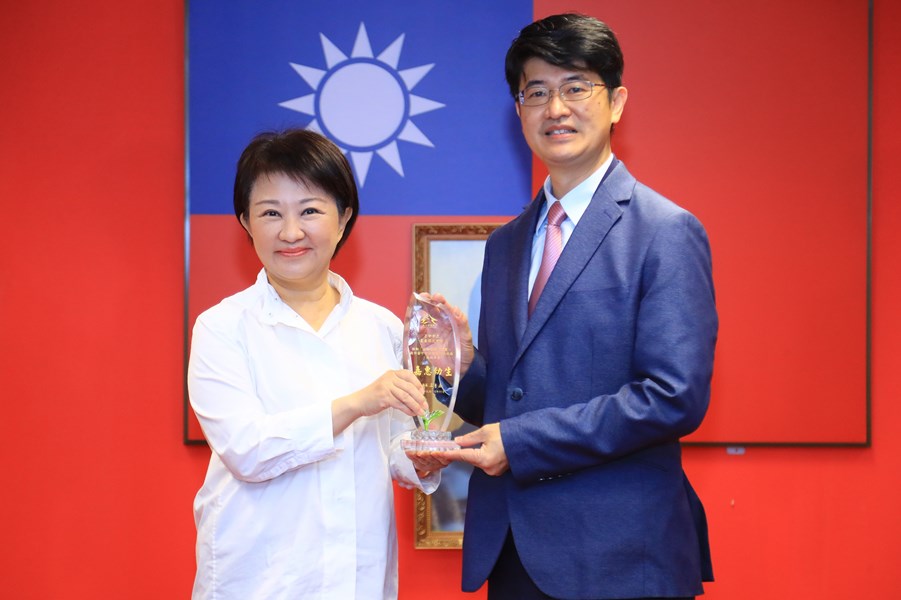 頒獎—108 至110 學年度本市轄屬公立國民中小學配合提升公共化教保服務-至善國中