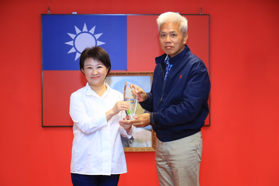 頒獎—108 至110 學年度本市轄屬公立國民中小學配合提升公共化教保服務-外埔區水美國小
