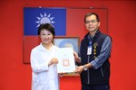 頒獎—110 年本府績優研考人員第一名-資訊中心設計師-張宏基