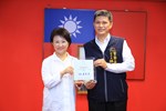 頒獎—110 年各目的事業主管機關推動志願服務方案成果評選-推動多元創新志願服務方案-甲等--警察局