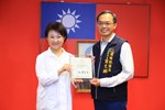 頒獎—110 年各目的事業主管機關推動志願服務方案成果評選-推動高齡志工志願服務方案-甲等--環境保護局