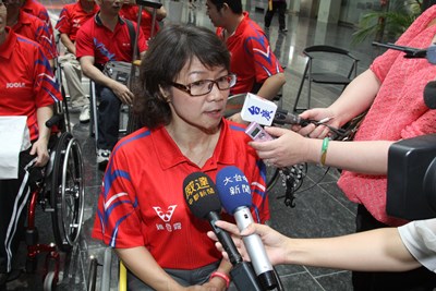 胡市長授旗臺中市殘障福利協進會「中福維他露桌球隊代表隊」