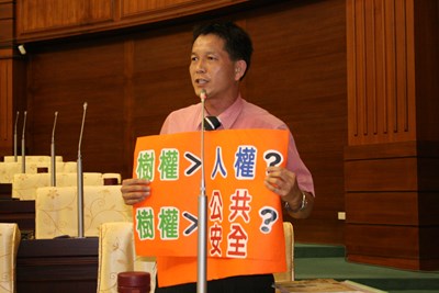 市議員張耀中、劉士州關心路樹