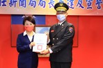 頒發110年鳳凰獎消防楷模-義消楷模--消防局藍晉豪