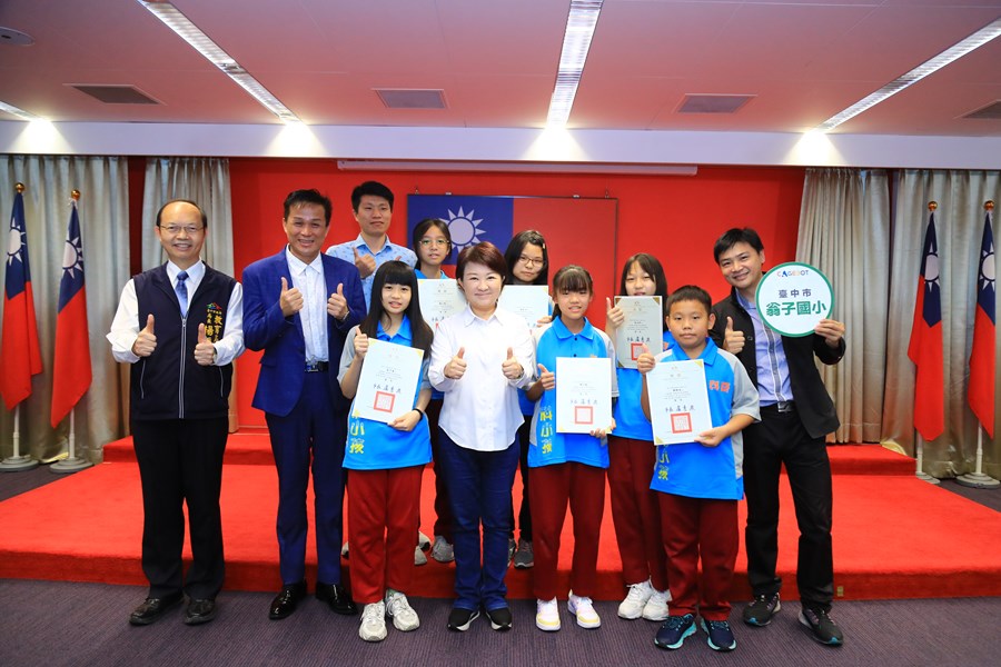 第61屆中華民國中小學科學展覽-第1名--翁子國小-大合照