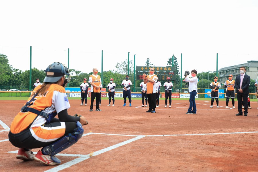 「2022企業女子壘球聯賽」台中首戰開球儀式