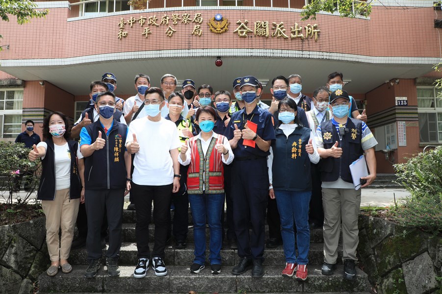 LINE_ALBUM_慰勉警察與商家互動_220908_9_調整大小