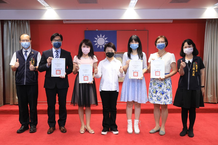 111年度教育部獎勵國民中小學推動閱讀績優學校團體及個人評選獲獎單位--閱讀磐石獎學校